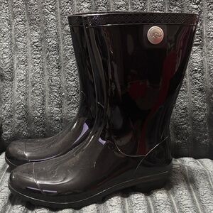 UGG rain boots, black.  Like new. Size 8